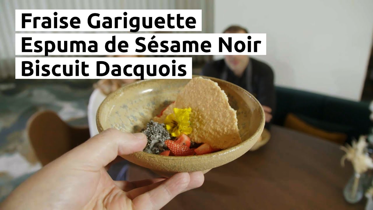 Fraise Gariguette, Espuma de Sésame Noir, Biscuit Dacquois