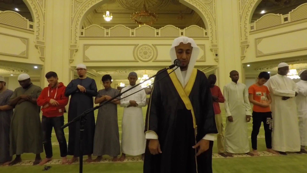 صلاة العشاء في مسجد الجامعة القاسمية ، الإمام عبد الرحيم صديق. Al qasimia University
