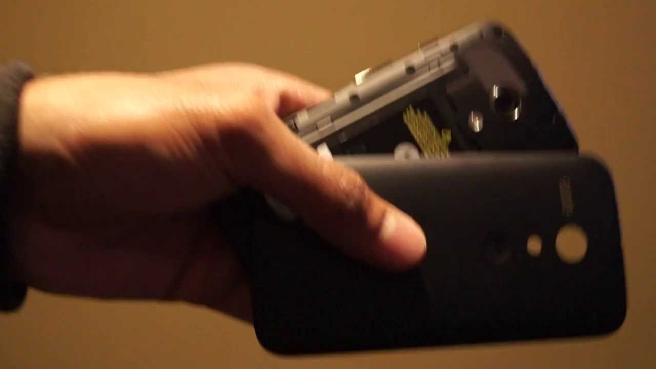 How to Remove Back Cover / Battery Door of Motorola Moto G / Moto G LTE / Moto G 4G