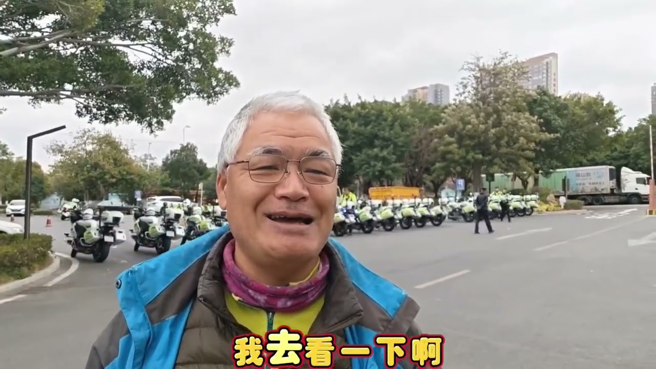 武汉下大雪福建石狮风大但不冷，看交警快骑训练感叹哪行都不容易！