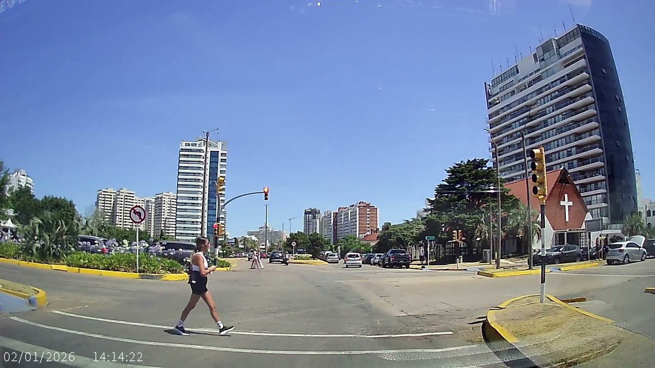 Recorremos la AV Artigas, en Punta del Este y la Peninsula
