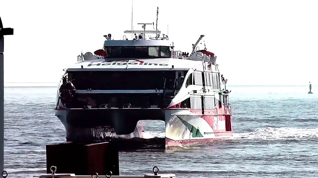 Cuxhaven : 2020 Schiffsbeobachtung an der Alten Liebe unter anderem der neue High-Speed Katamaran