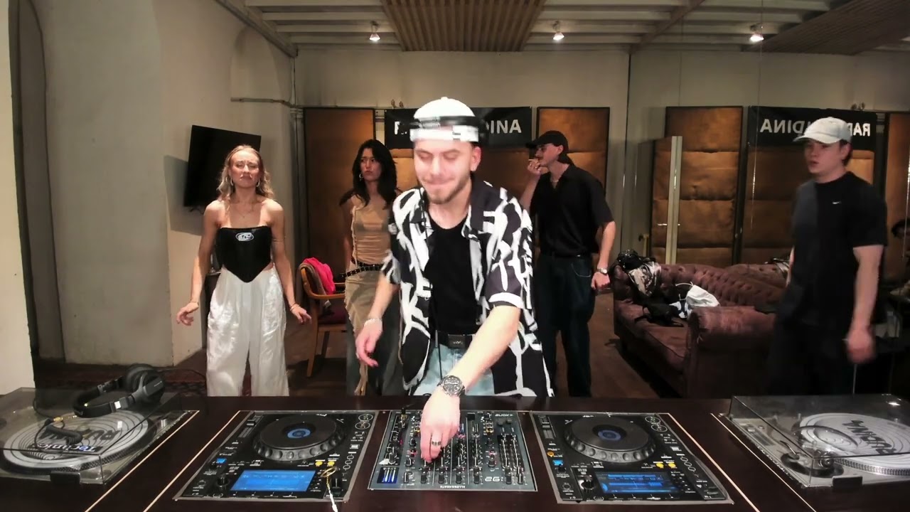 zwilling. - 240 SHOWCASE | Radio Rudina
