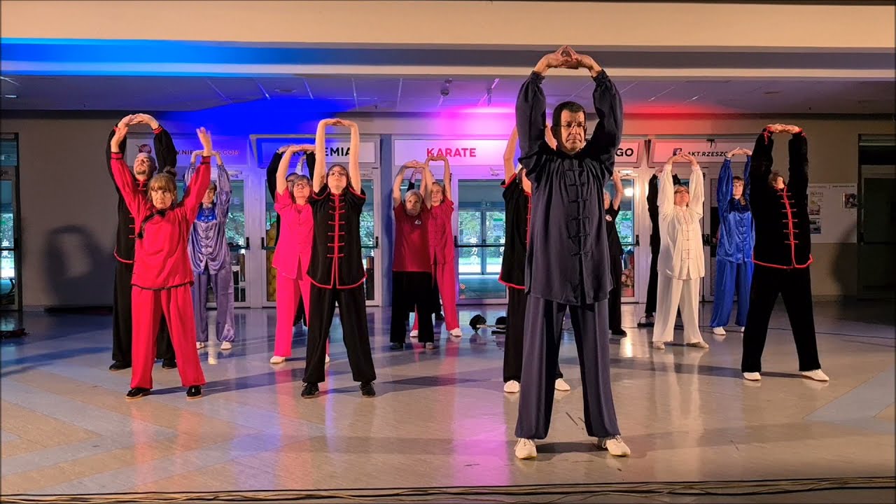 Qigong 8 Kawałków Brokatu - Ba Duan Jin (健身气功-八段锦)