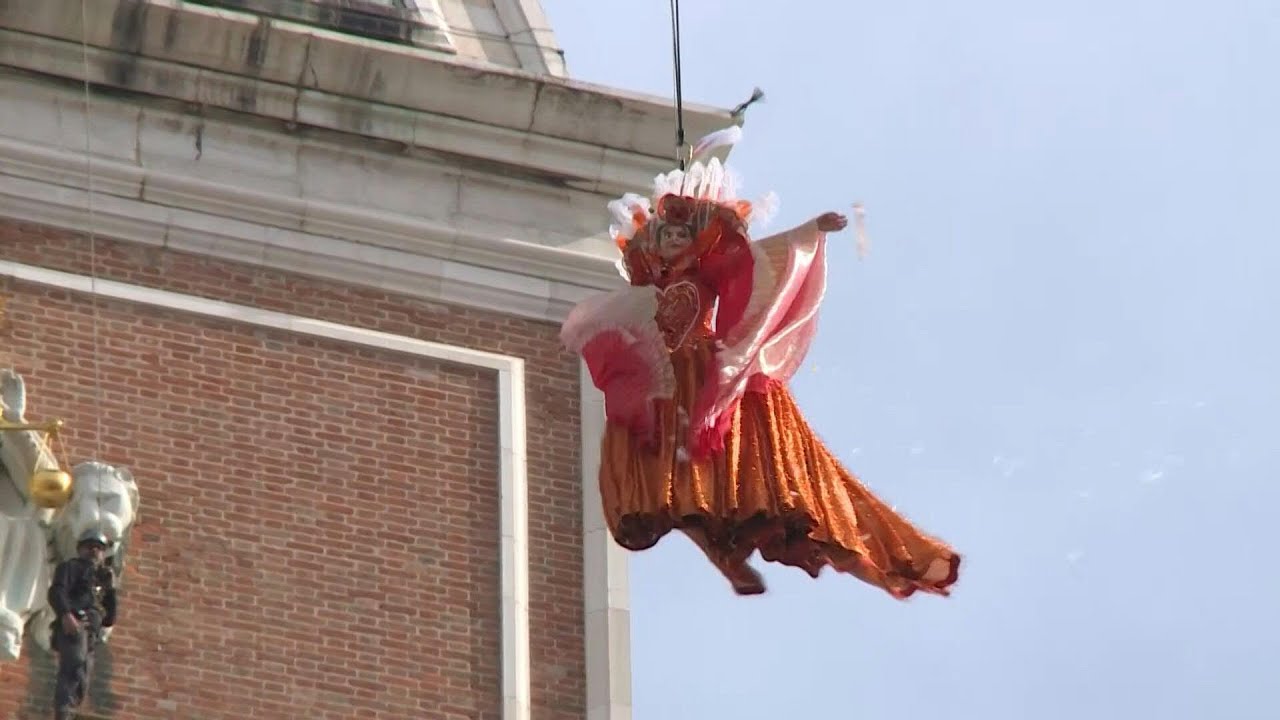 Linda Pani performs the Flight of the Angel in Venice | AFP