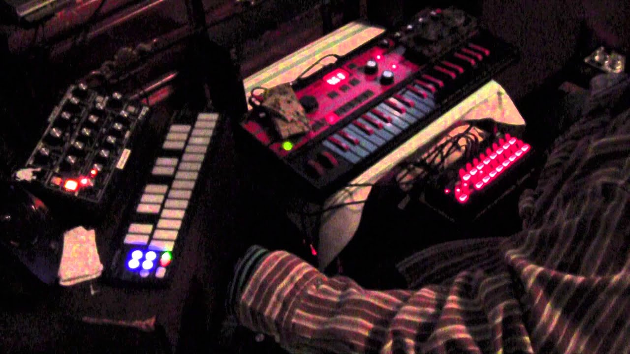 Yet ! Another Berlin School style. Korg SQ1 sequencer , Korg Microkorg and Moog Minitaur.