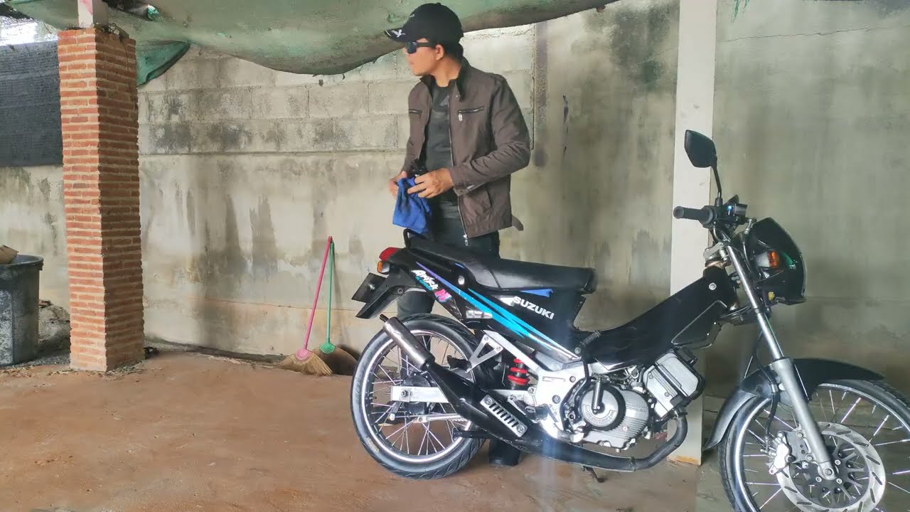 รถความเร็วสูง SUZUKI AKIRA 