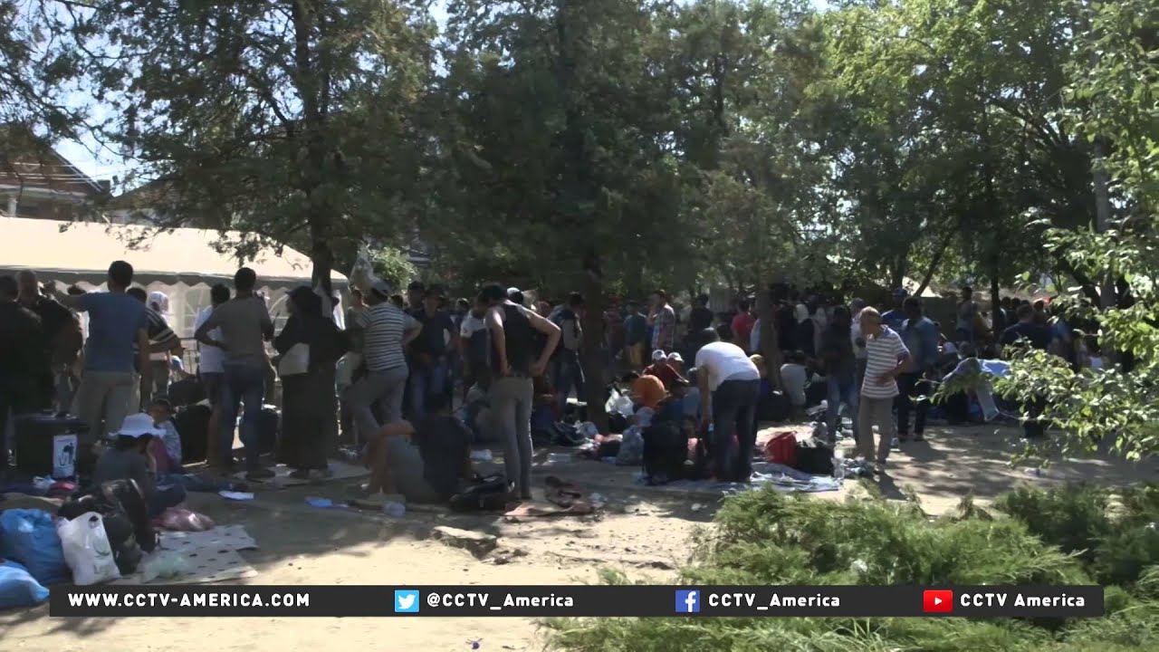 Serbian authorities let in migrants from Macedonia