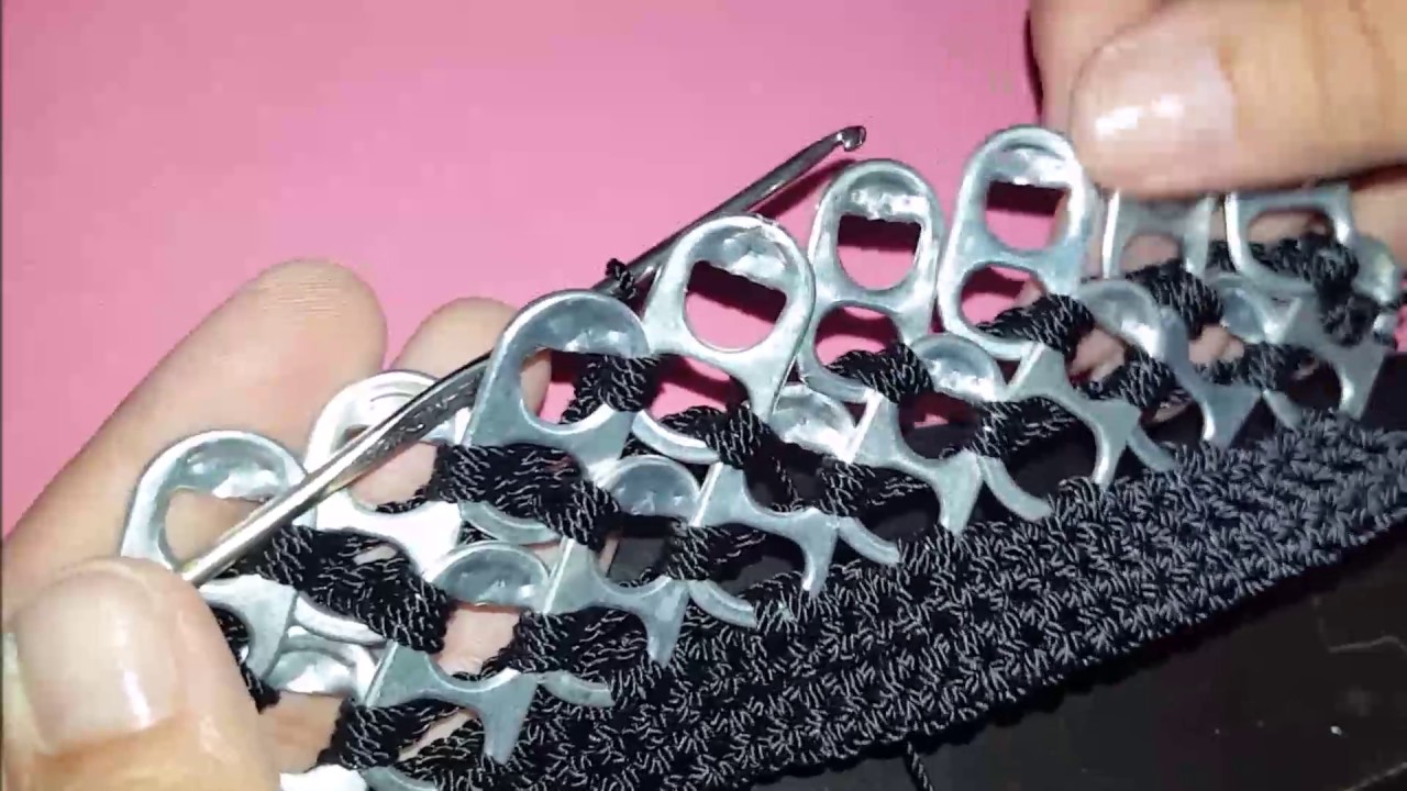 CARTERA HECHA CON ANILLAS DE LATA