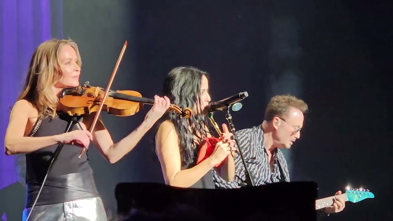 The corrs - TOC 2024 tour. Minstrel Boy / Toss the feathers - Dublin