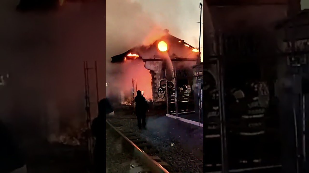 CAPTADO EN VÍDEO: TREN DE CARGA CHOCA CAMIÓN DE BOMBEROS DE CUAUTITLÁN