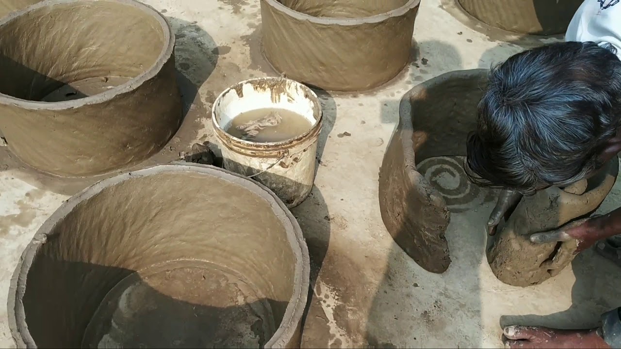 Making clay Tandoors ( by MOHARPAL PRAJAPATI )