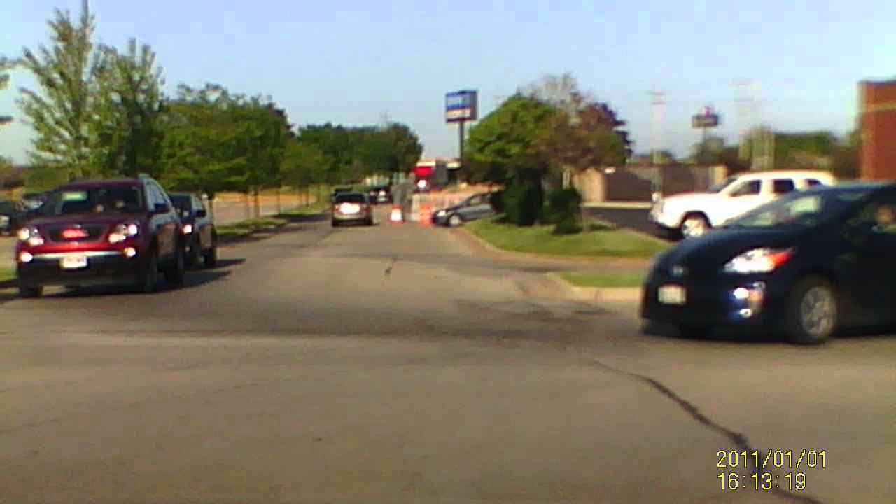 3-way stop right-of-way