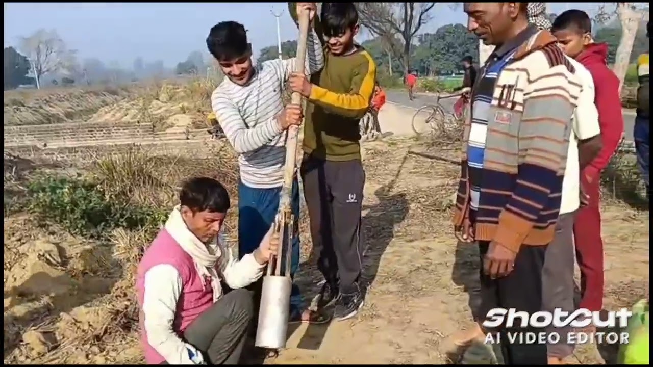 Sadak per aane jaane logon ke liye