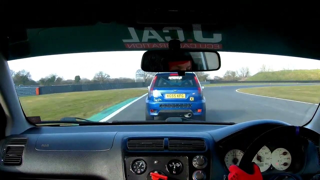 K24 Civic Snetterton 300, 2:16.67 nearly ends in crash, turn 1 confidence ruined for the day.