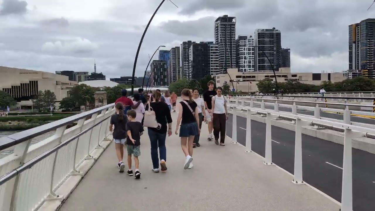 Brisbane City to Southbank via the Victoria Bridge 