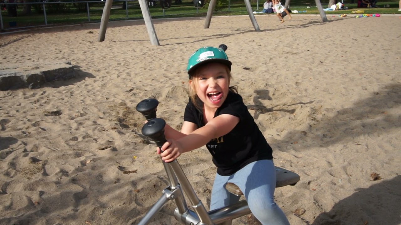 Rencontre familiale au parc P&egrave;re-Marquette Rosemont-La-Petite-Patrie Montr&eacute;al, Qu&eacute;bec