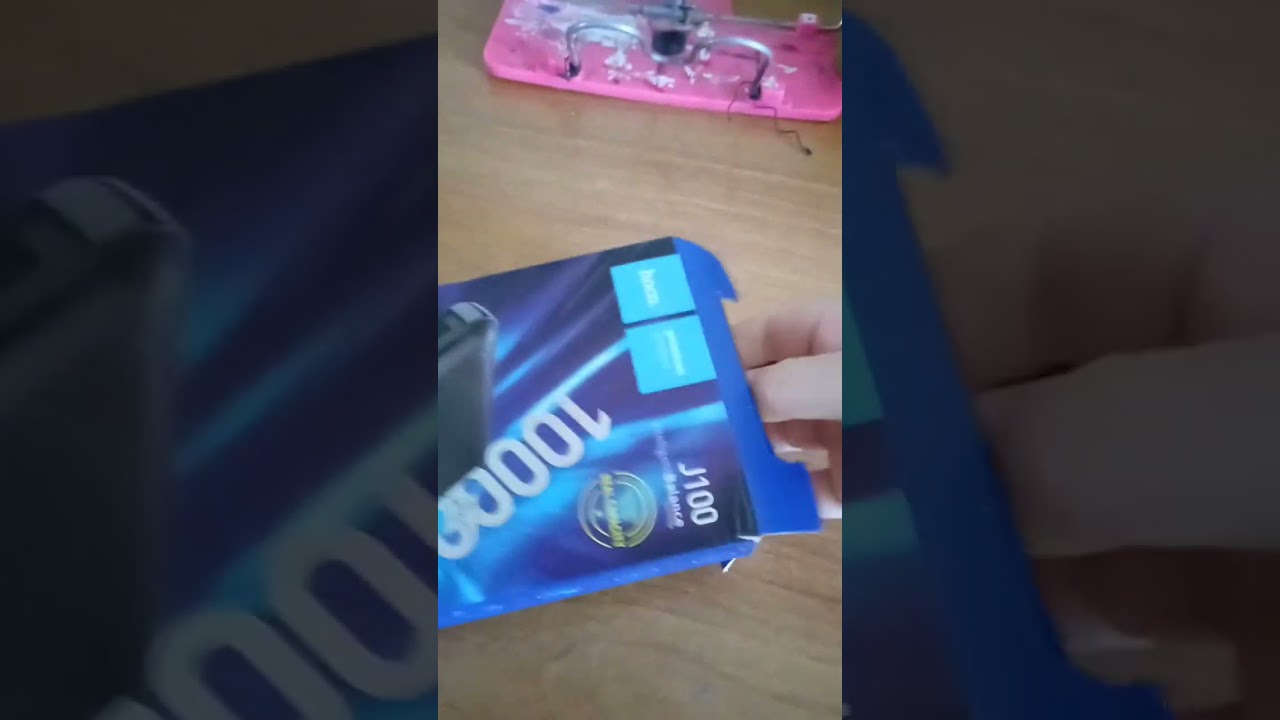 распаковка Power Bank hoco j100