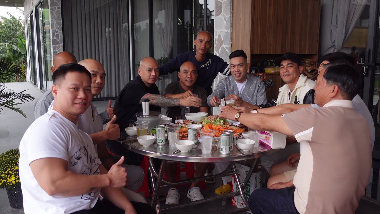Hành Trình Cùng Team Sơn Dược Đi Dự Tiệc Tân Gia - Toàn Đen Sơn Dược Vlog