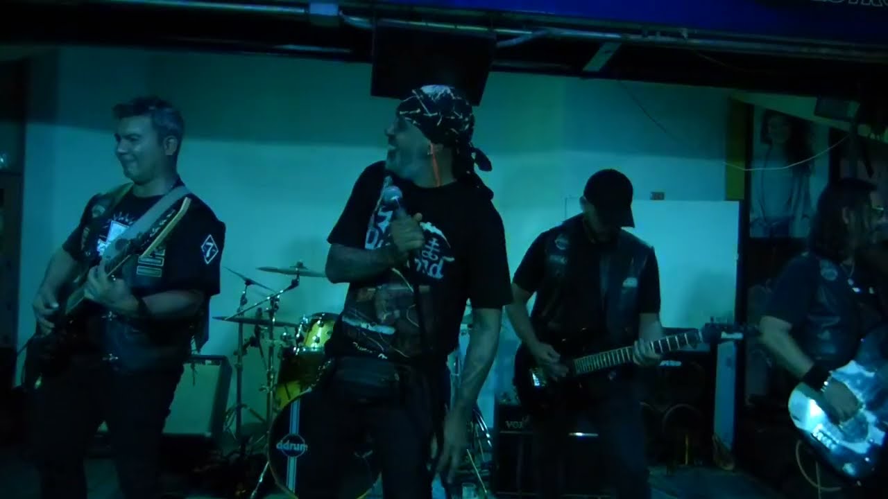 Blushus - Los Rockeros Van al infierno (Cover Barón Rojo - En Vivo)