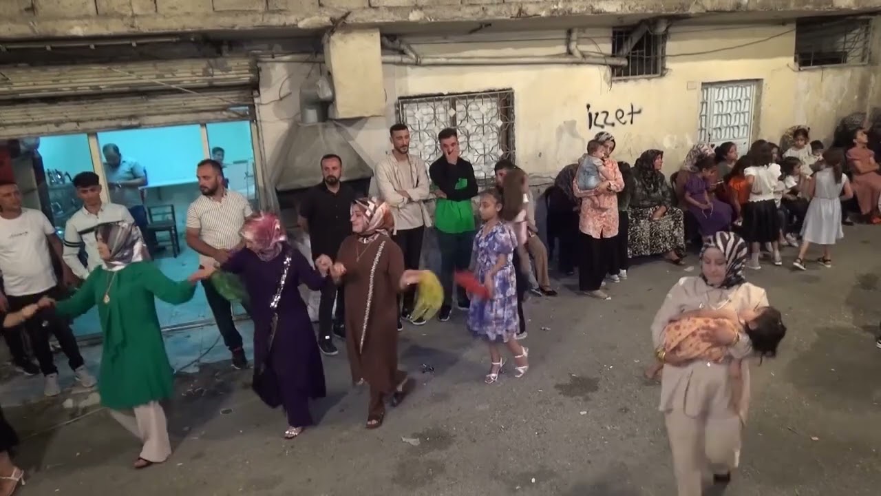 FOTO MAYTAP / GRUP ÖZDEVRAN SARI İBO VE HANİFİ İLE OSMAN KARATAŞ'IN DÜĞÜNÜNDE ÇİKSORUT MAHALLESİNDE