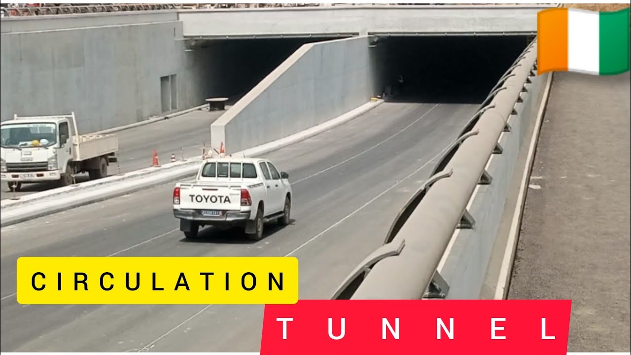 Circulation Des Véhicules Dans Le Tunnel De L'échangeur D'Abobo Mairie