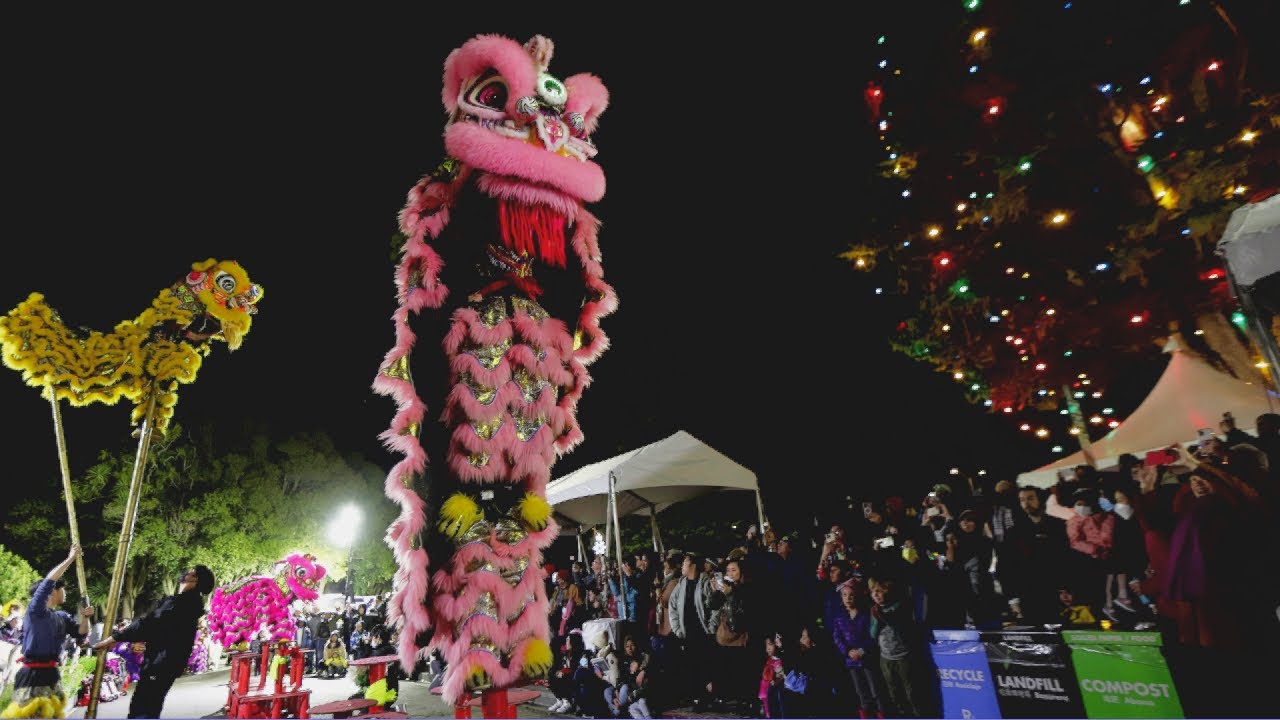 DOUBLE LION DANCE Performance on Jong - Holiday Tree Lighting San Francisco 2022 (4K 60)