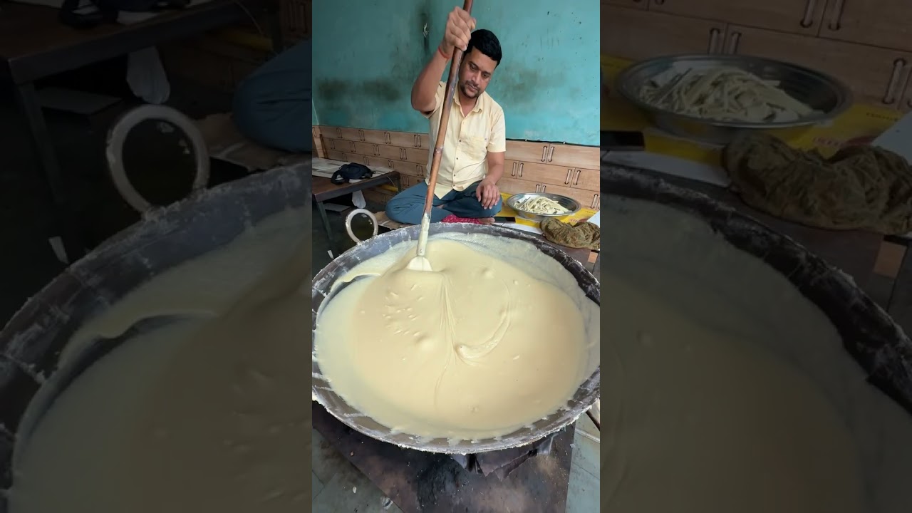 How to make kaaju katli in Delhi Shops😍🫠 #viral #viralvideo #indianstreetfood 