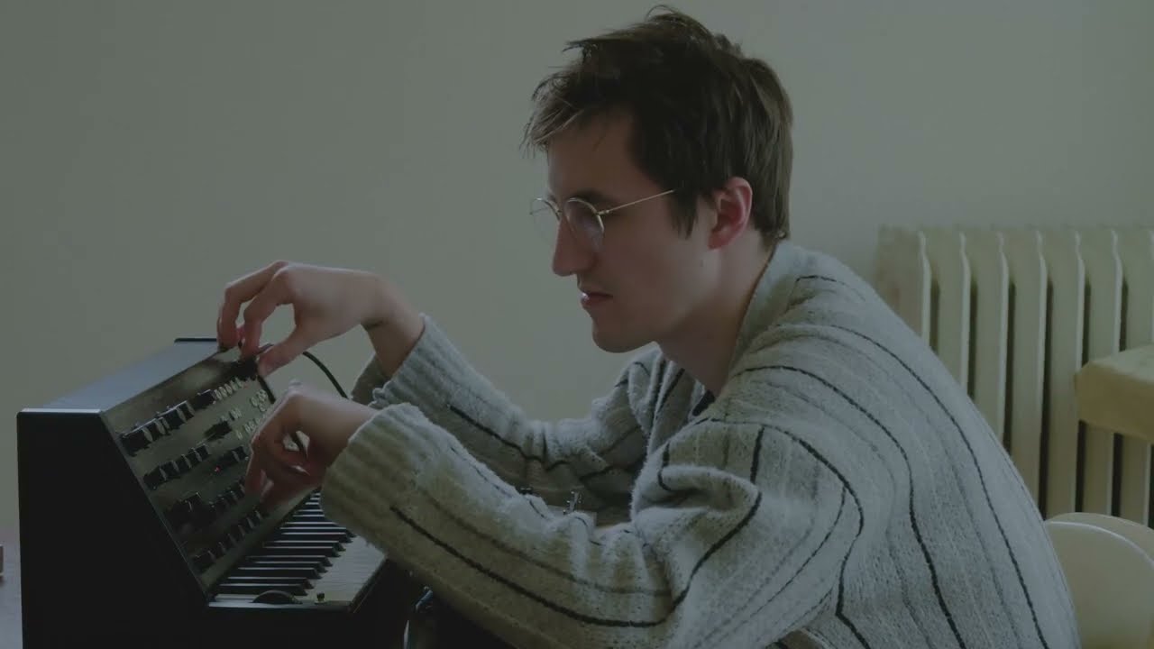 18 minutes of ambient synthesizer for the end of your february