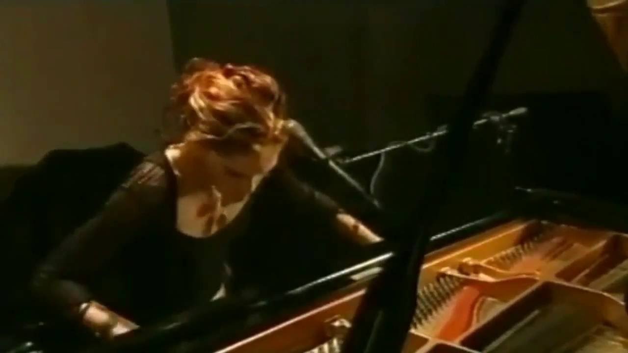 Beth Hart - Skin (Live Acoustic)
