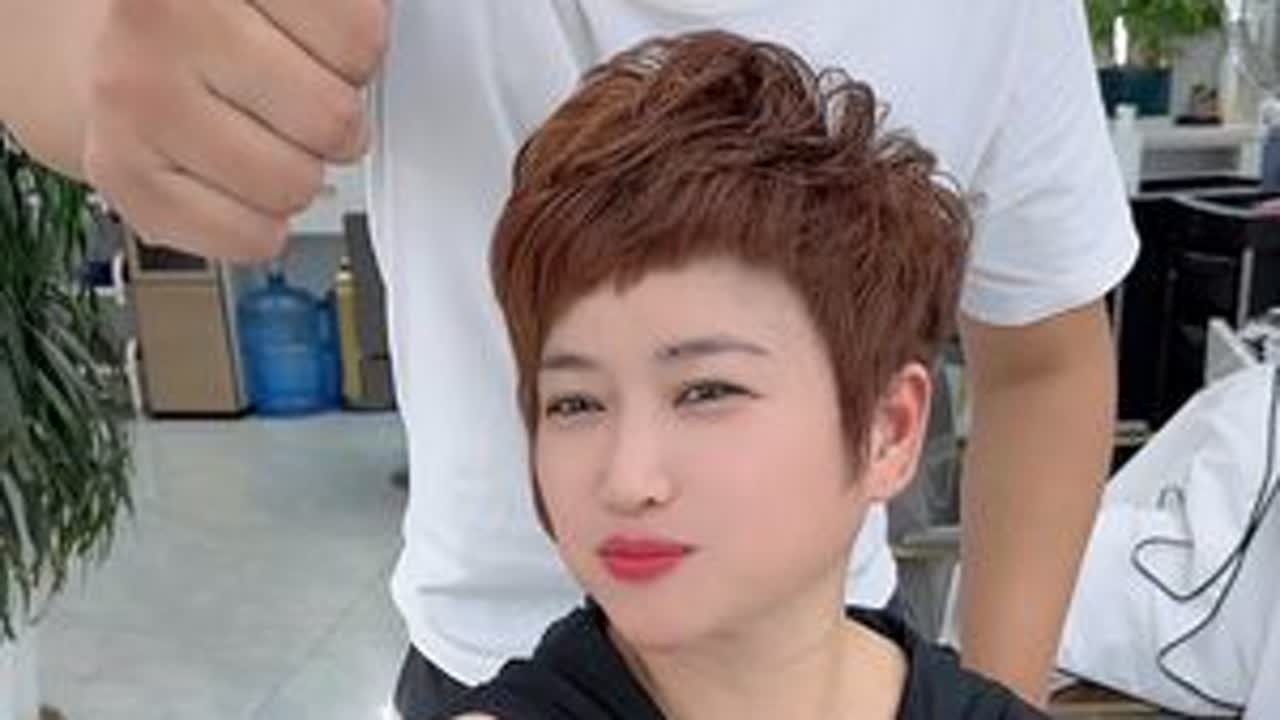 合作了好几年的南部粉丝，今天帮她改变一下年轻20岁#根据脸型设计发型 #短发 #烫发