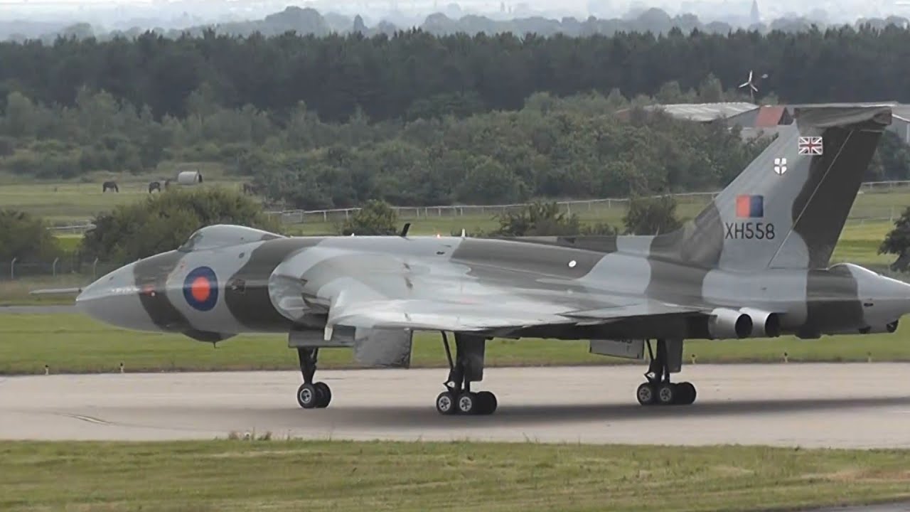 Фантастический взлет Vulcan XH558 в аэропорту Донкастера. Вой!