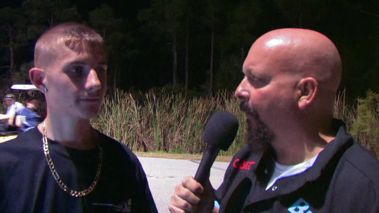 BMW S1000RR with stock swingarm beats drag car and runs a 8.75et in the 1/4 mile!