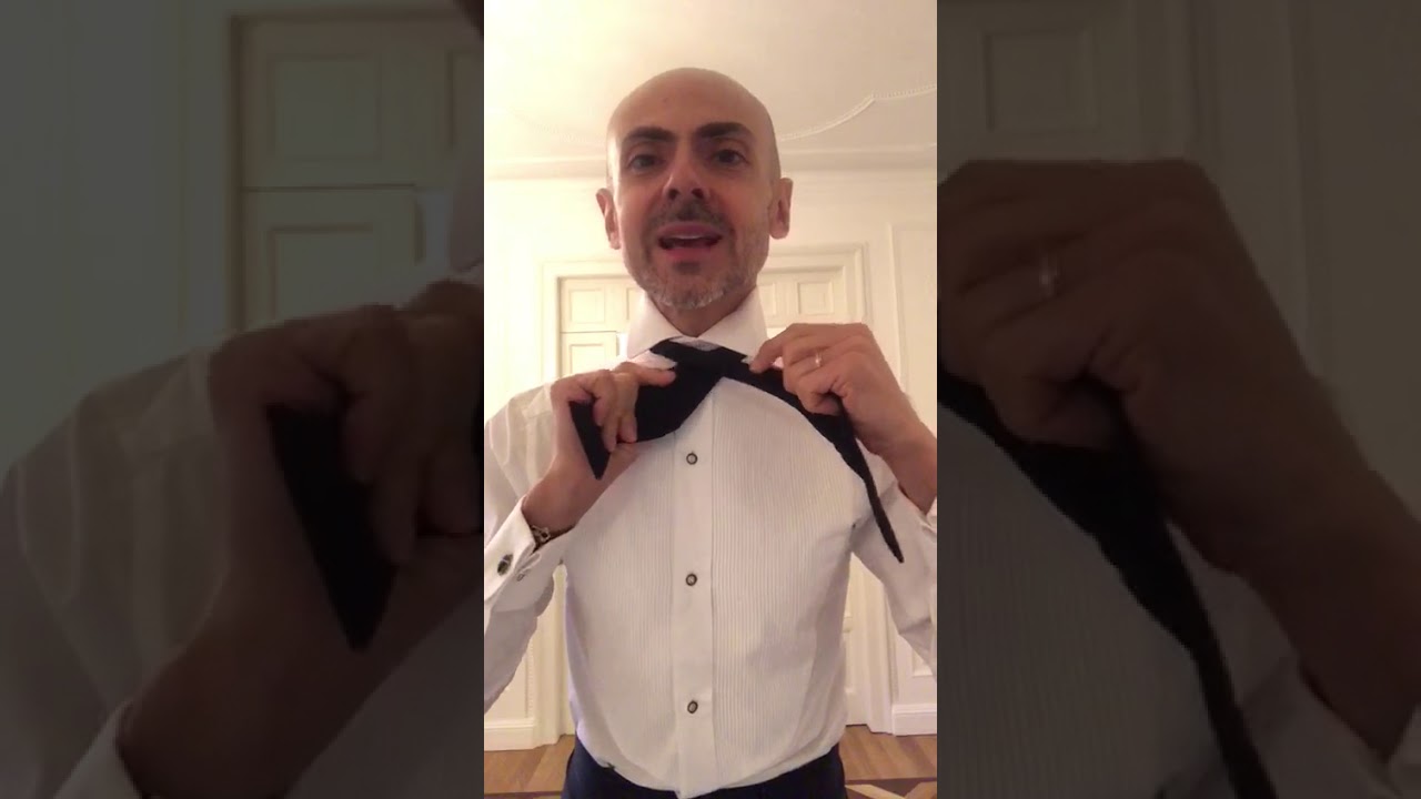 Enzo Miccio - Papillon Tutorial:  come annodarlo | #FERMIAMOLOINSIEME #REALIZECHALLENGE