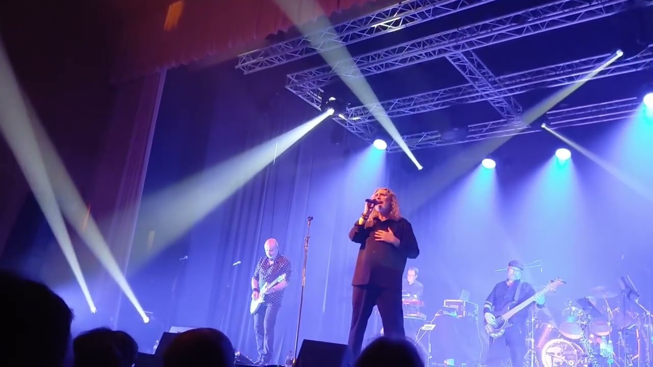 Easy lover plays Phil Collins. 