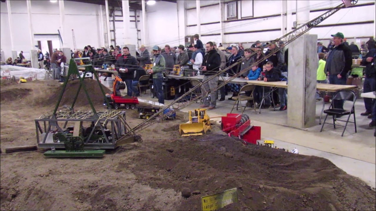 R/C Bucyrus 9W Walking Dragline At Work