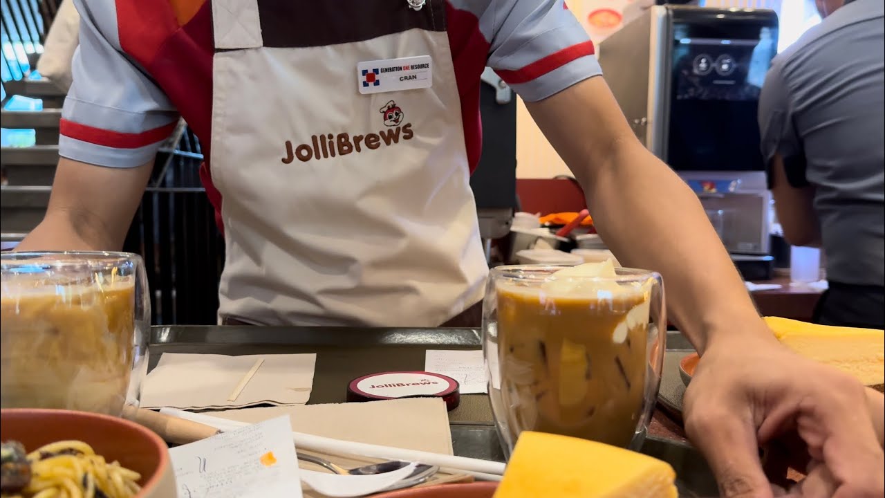 JolliBrews: Jollibee’s first pop-up cafe in BGC | Triangle Drive, BGC, Taguig City