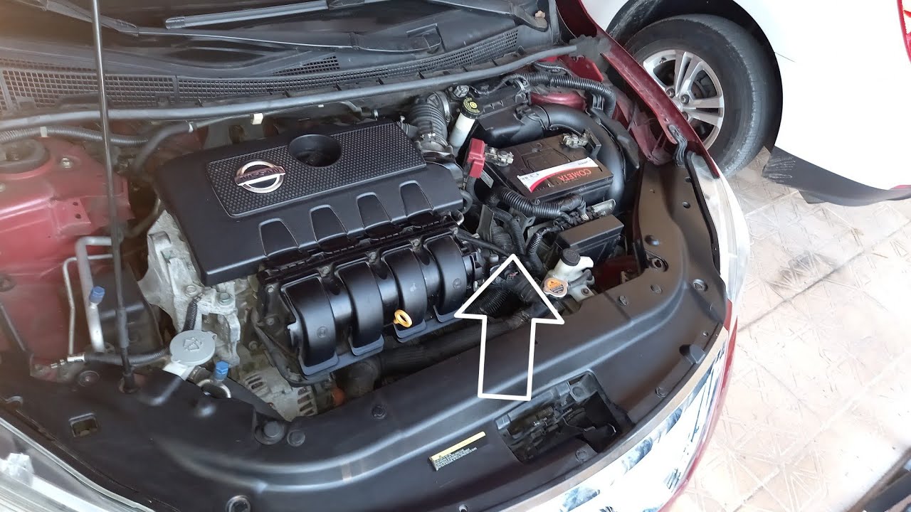 Como verificar y completar el líquido de transmisión del Sentra 2013-2018