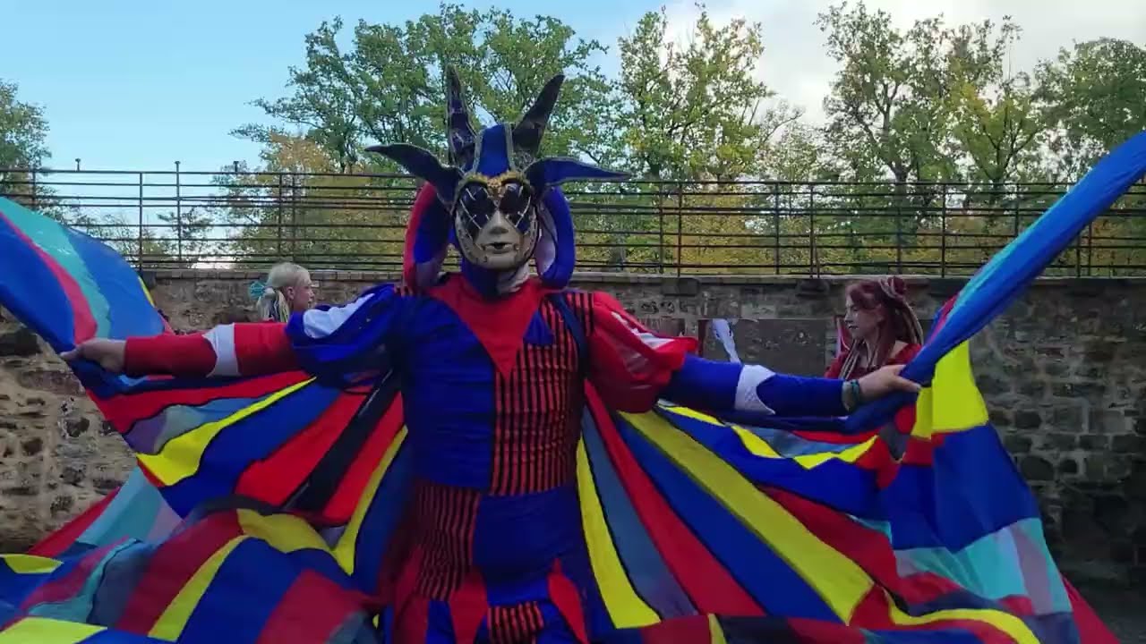 STEAM SHOW. Stilts show. Venice jokers