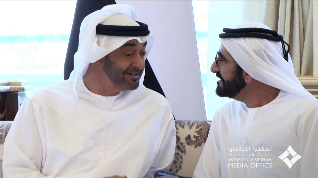 محمد بن راشد يلتقي أخاه محمد بن زايد ويتبادلان الأحاديث حول عدد من القضايا التي تهم الوطن والمواطن