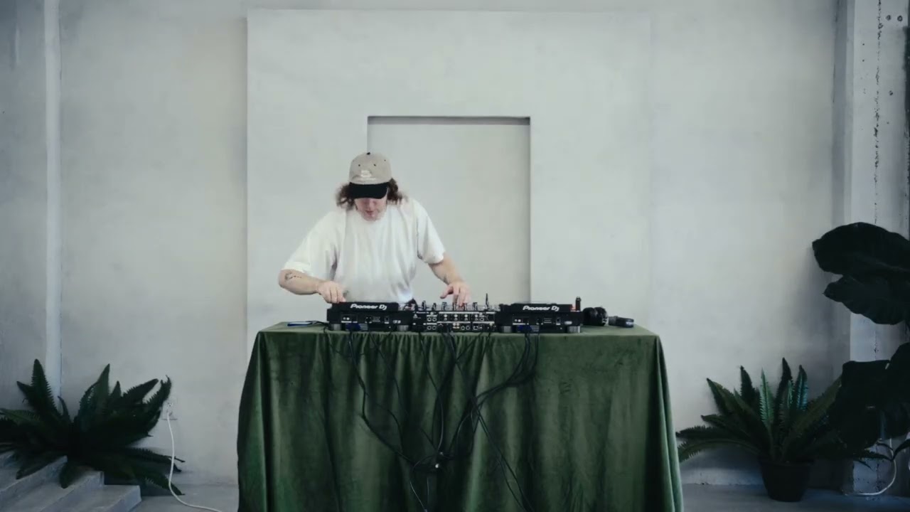 Next To Blue - Eon Lens Showcase Mix