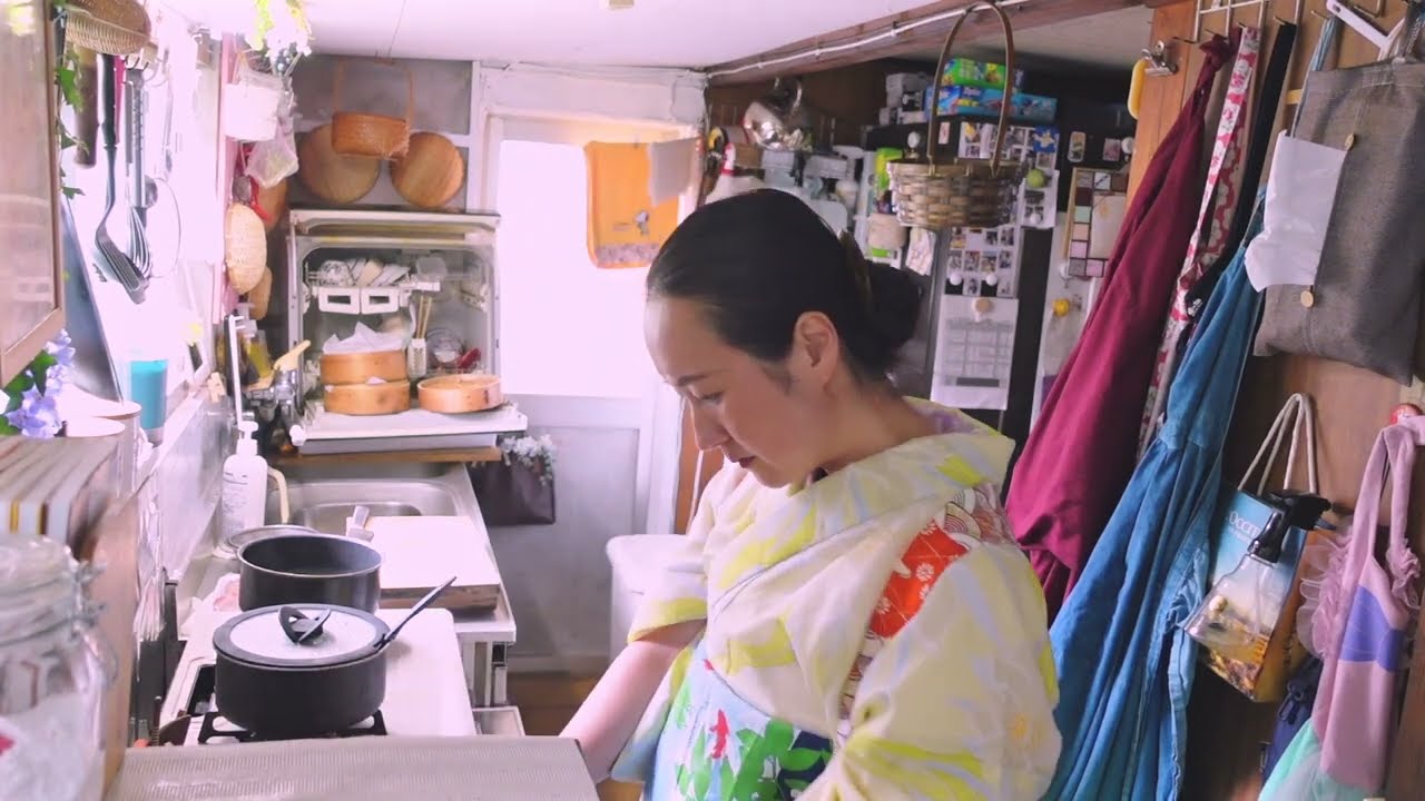 Rustic Japanese Old Cottage Life &mdash; Cooking in Kimono, Hair Updo & Makeup