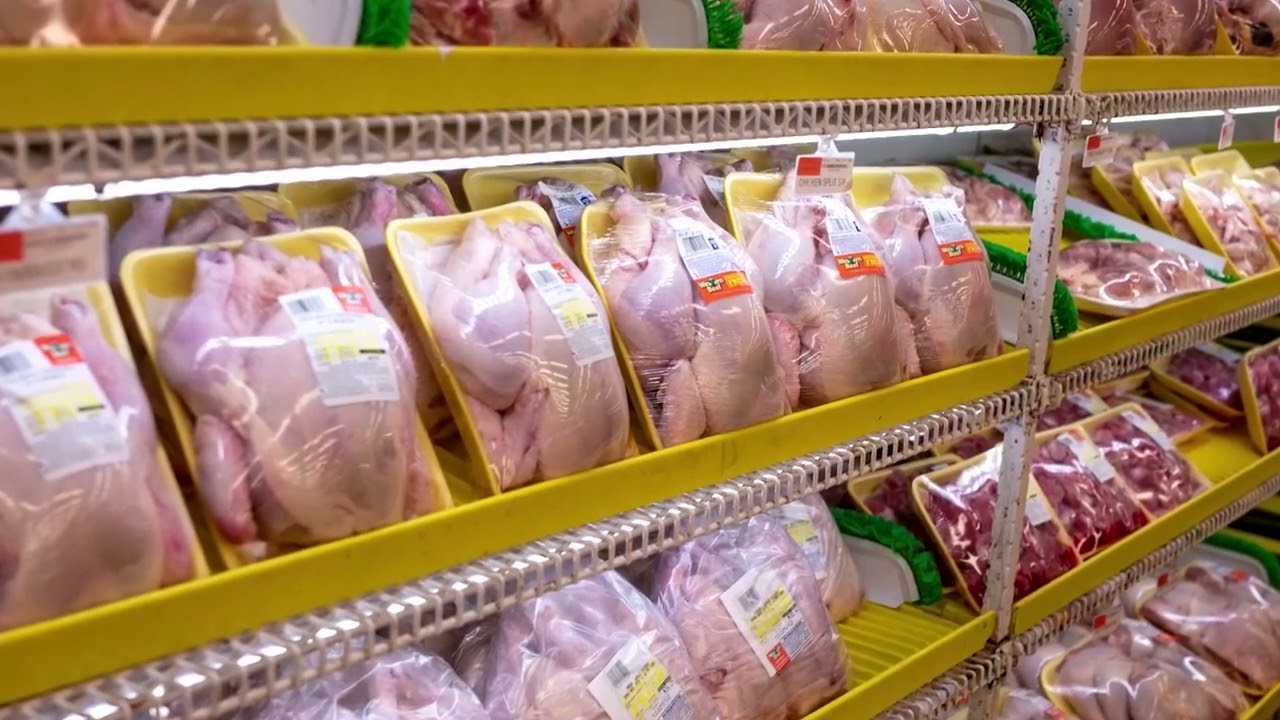 US chicken prices at record highs, boosting Tyson