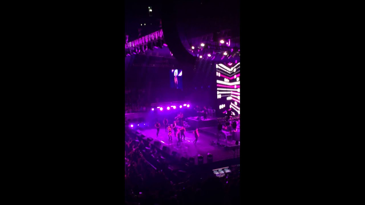 Ariana Grande - I'm Every Woman/Vogue (The Honeymoon Tour | MANILA)