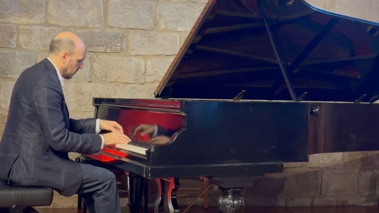 Playing Granados on Granados' piano - El Amor y la Muerte. Alex Alguacil, piano