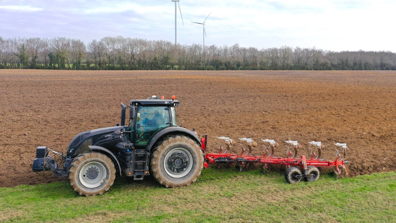 Labour 2023 / VALTRA S324 ⚫️/ Grégoire Besson 6 corps 🔴/ SARL les Épis