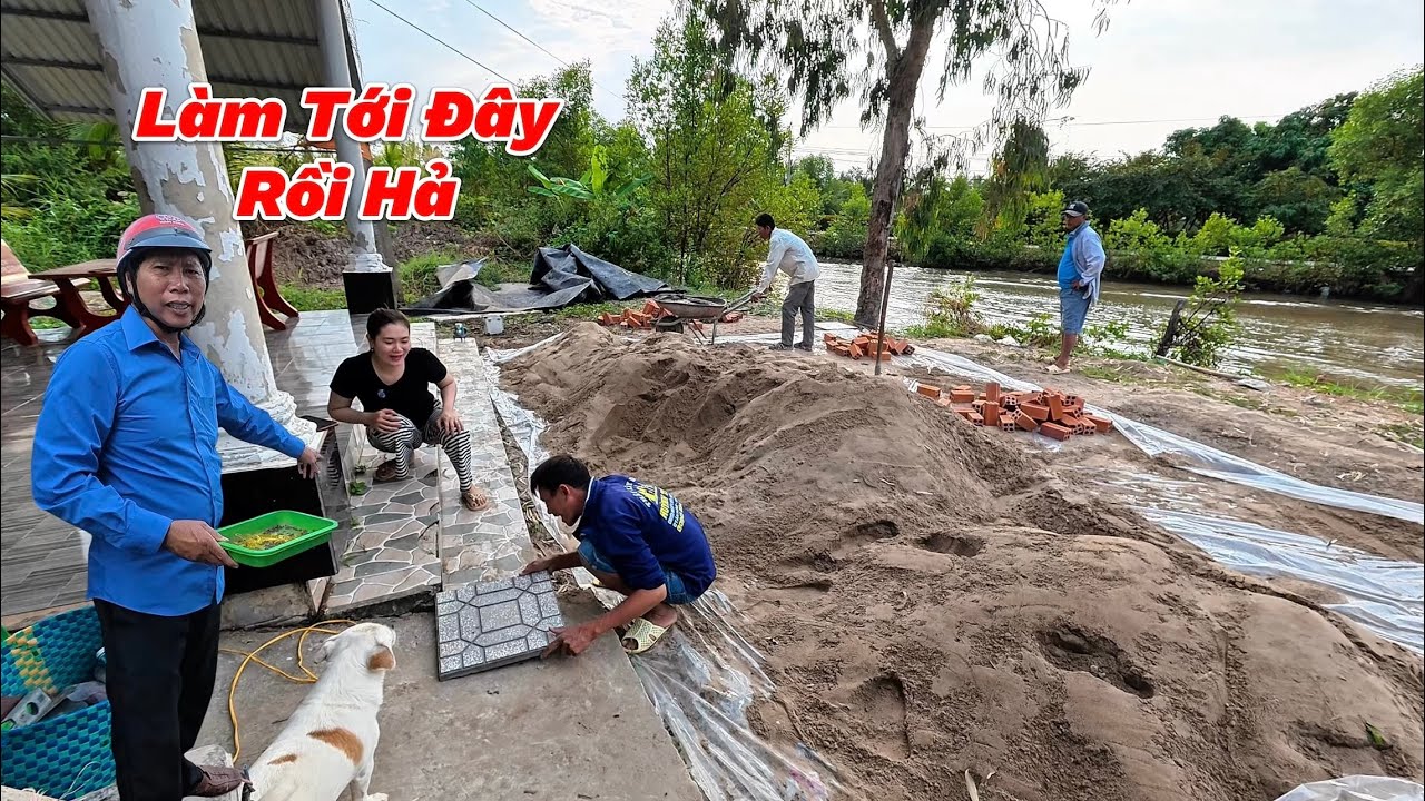 Bữa Nay Tiếp Tục Cuốn Nền Lót Gạch Sân Trước Và Làm Bữa Cơm Cho Mấy Chú Thợ