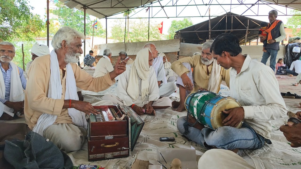 बड़े दादा जीने सुंदर भजन प्रस्तुति की है कृष्णा भजन कभी सुनानहीं दिल गदगद हो गया 😭😭