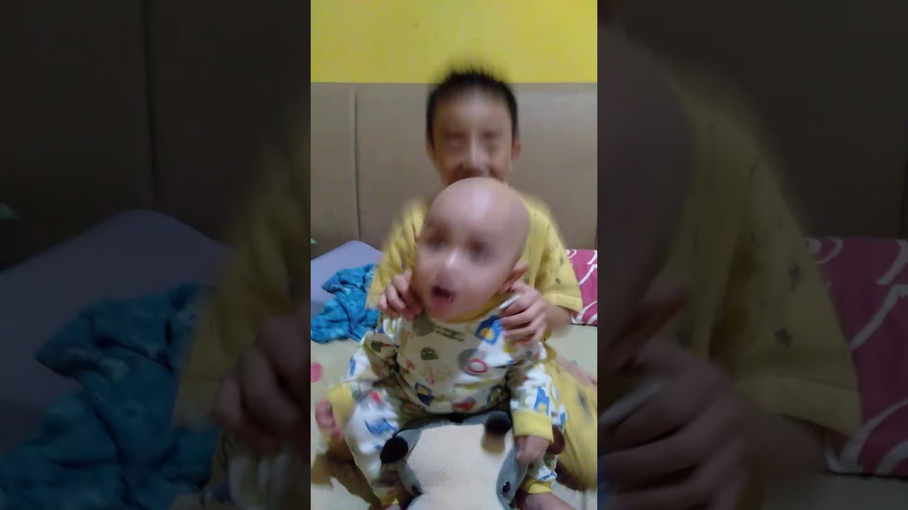 Albertedward bermain bersama(1)