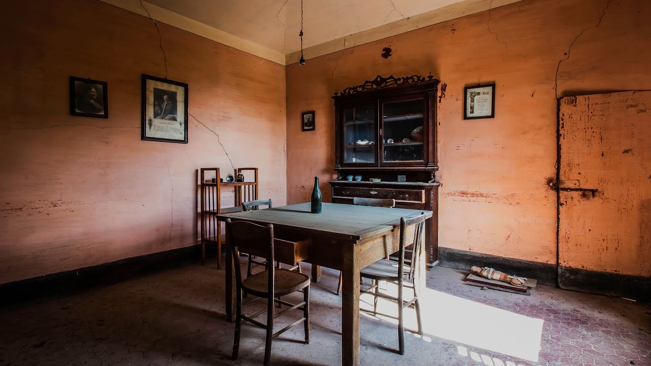 LA DIMORA DEL PRETE (Abandoned mansion with chapel inside) ● TESORI ABBANDONATI ● URBEX